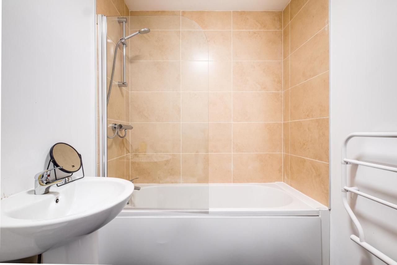 Amhc City Apartments Bradford City Centre One & Two Bedroom Apartments, 24 Hours Express Self Check In, Long Stay Contractors Welcome, Paid Parking Available Nearby חדר תמונה